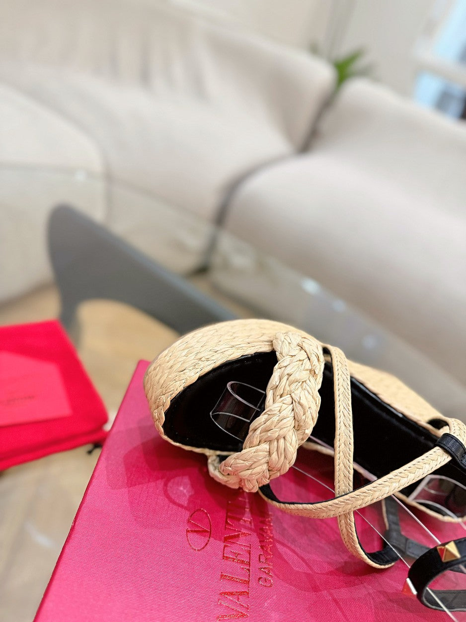 GARAVANI ROCKSTUD WEDGE SANDALS IN BLACK CALFSKIN AND BEIGE RAFFIA
