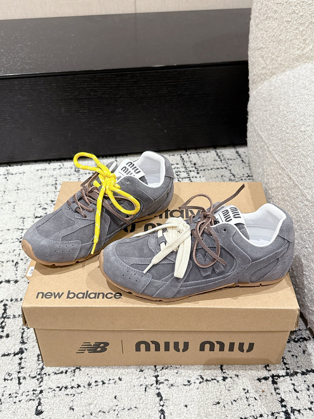MM x NB SNEAKER IN GREY SUEDE