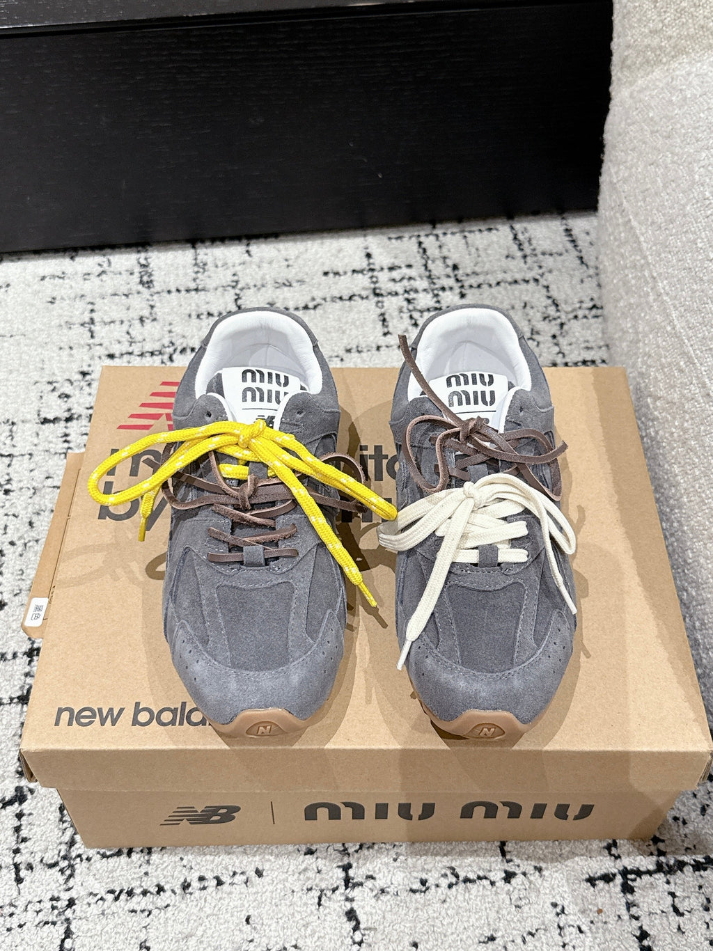 MM x NB SNEAKER IN GREY SUEDE