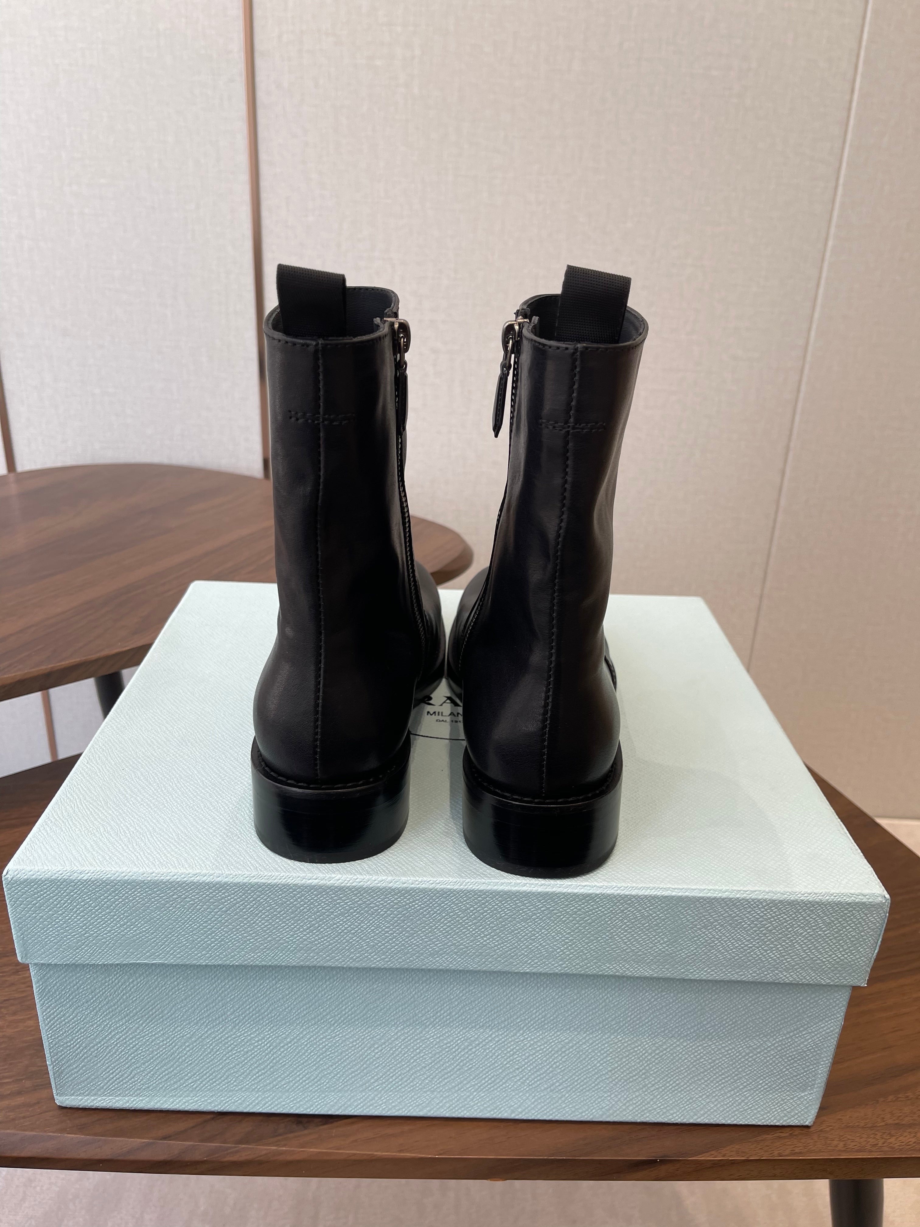 PRADA 25S COWBOY BOOTS IN RK BLACK-BROWN CALFSKIN