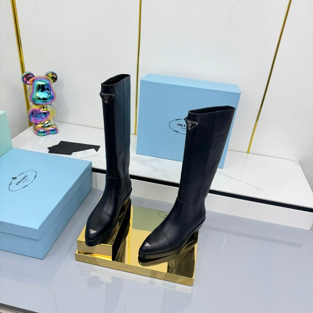 PRADA 25S POINTED TALL BOOTS 50MM IN BLACK CALFSKIN WITH LOGO