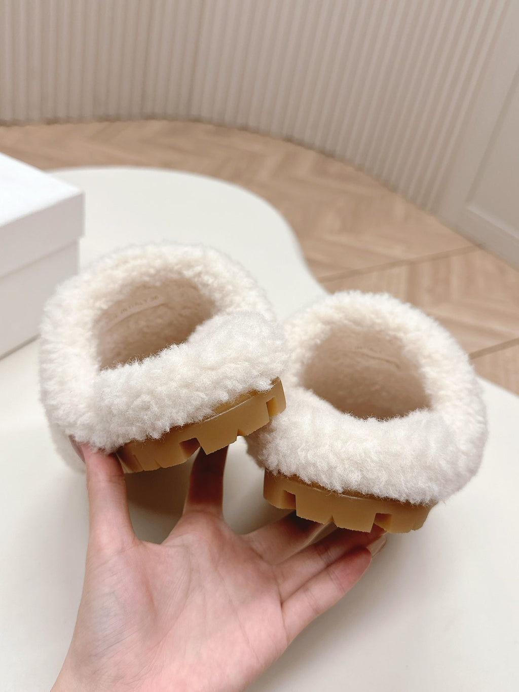 PRADA MULES ATTACHED TRIANGLE LOGO IN WHITE SHEARLING