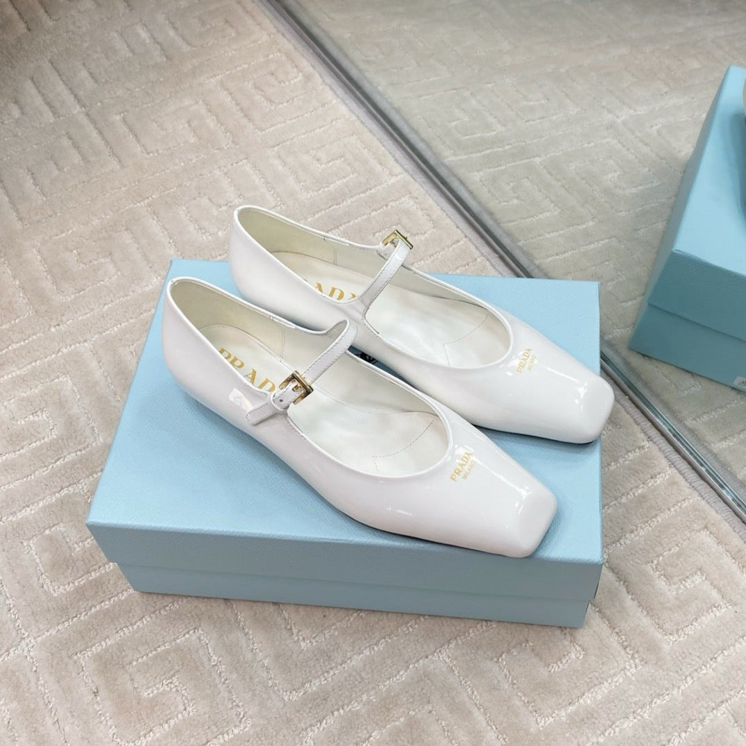 PRADA MARY JANE FLATS SQUARE TOE IN WHITE PATENT SHEEPSKIN