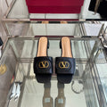 VLTN HIGH HEEL 25S 30 MM IN BLACK LAMBSKIN WITH GOLD HARDWARE